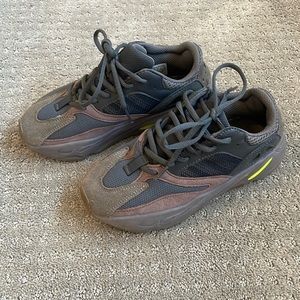 Yeezy Boost 700 Mauve
